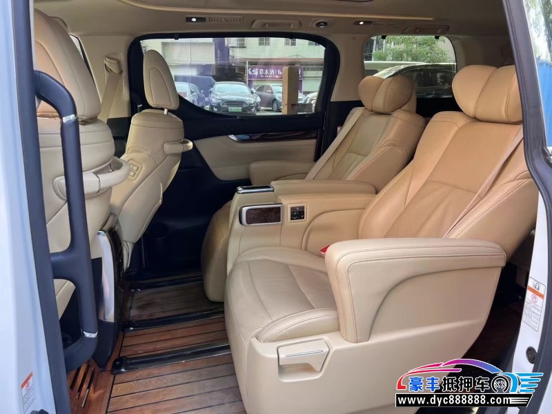 20年丰田埃尔法轿车抵押车出售