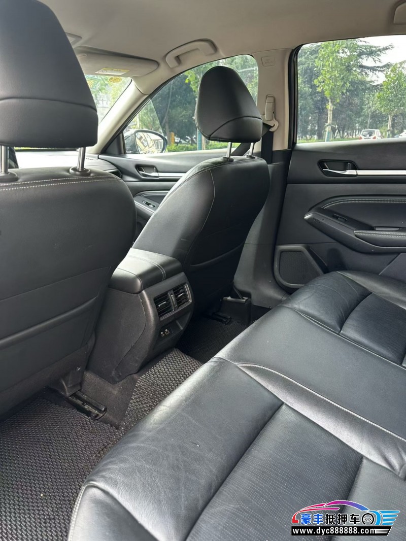 22年日产天籁轿车抵押车出售