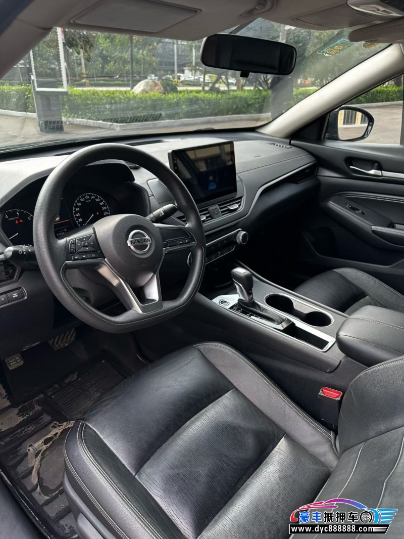 22年日产天籁轿车抵押车出售