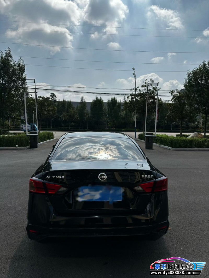 22年日产天籁轿车抵押车出售