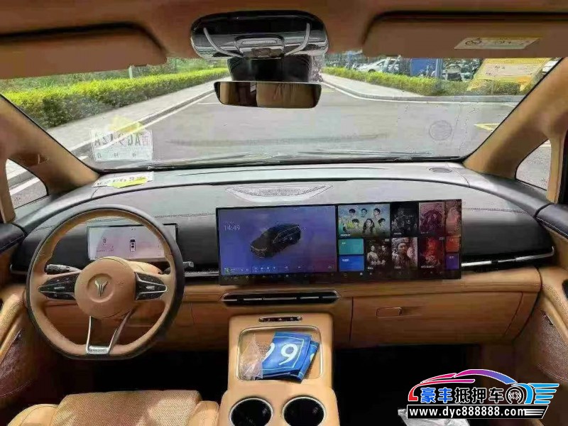 25年岚图梦想家轿车抵押车出售