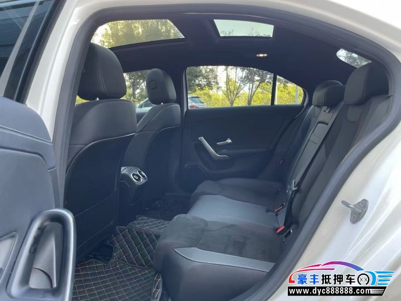 20年奔驰A轿车抵押车出售