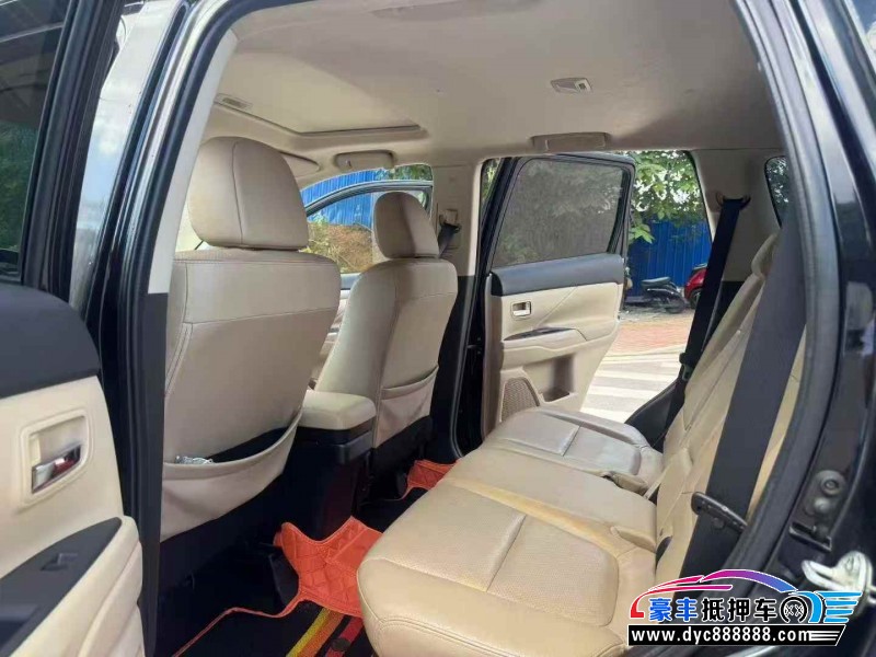 15年三菱欧蓝德轿车抵押车出售