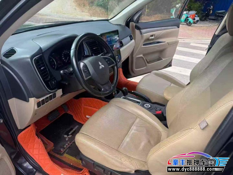 15年三菱欧蓝德轿车抵押车出售