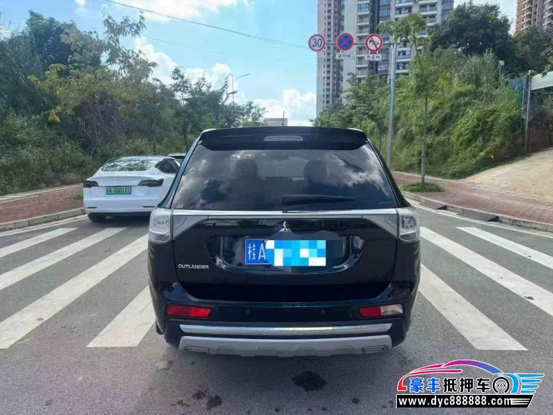 15年三菱欧蓝德轿车抵押车出售