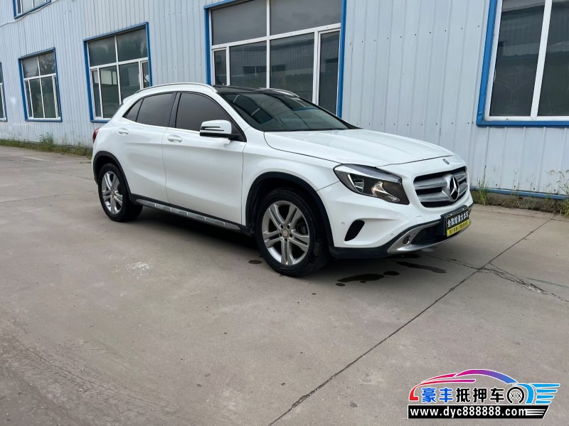 15年奔驰GLA轿车抵押车出售