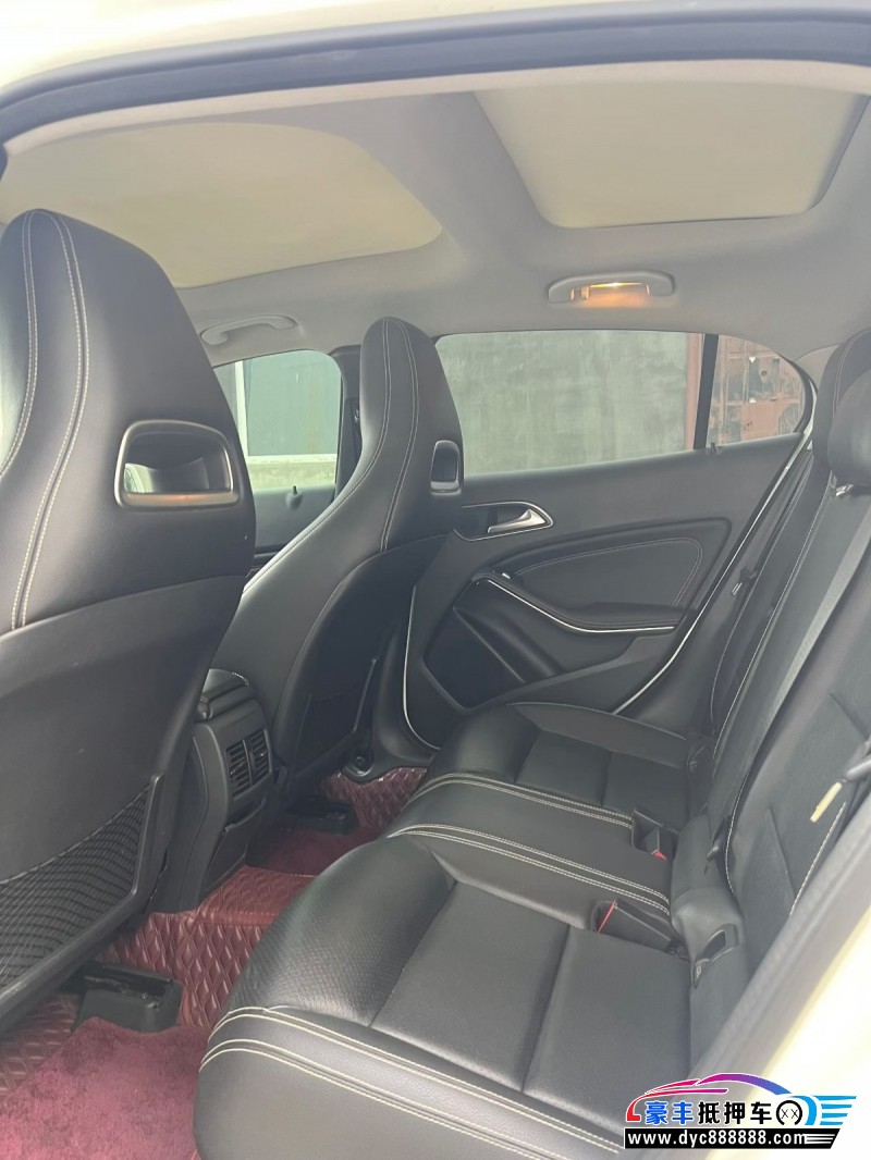 15年奔驰GLA轿车抵押车出售