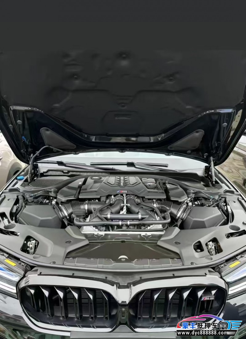 22年宝马M5轿车抵押车出售