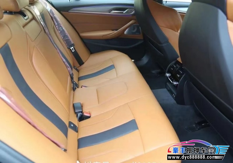 22年宝马M5轿车抵押车出售