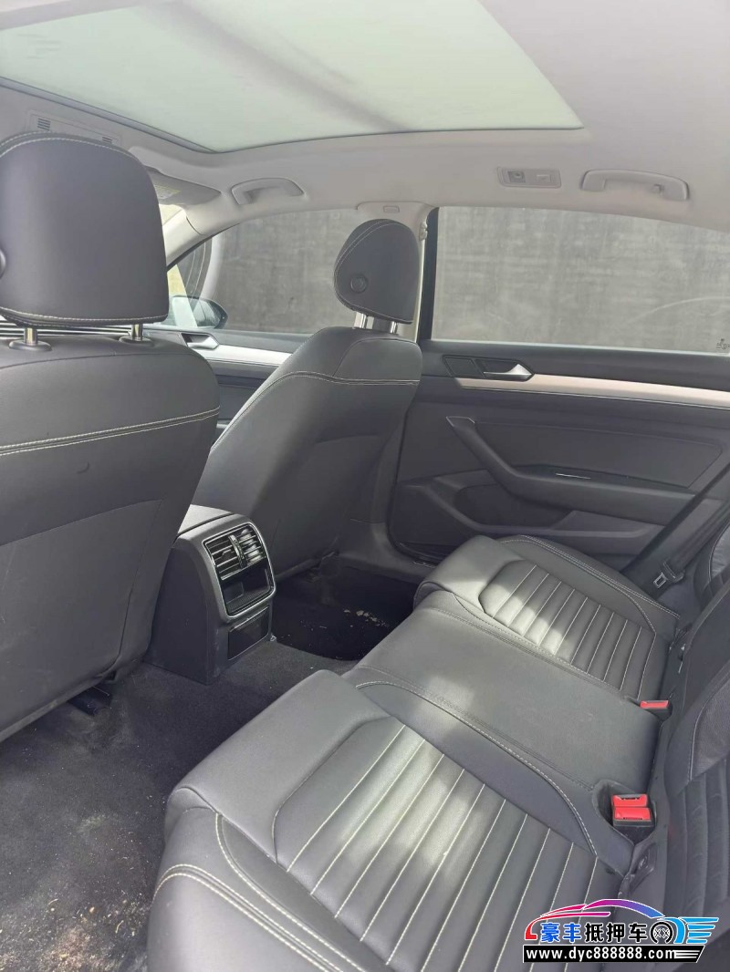 21年大众迈腾轿车抵押车出售