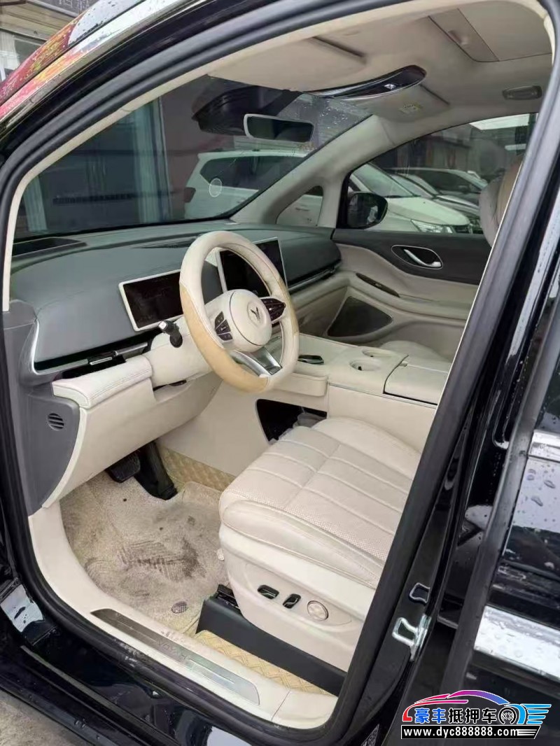 25年岚图梦想家轿车抵押车出售