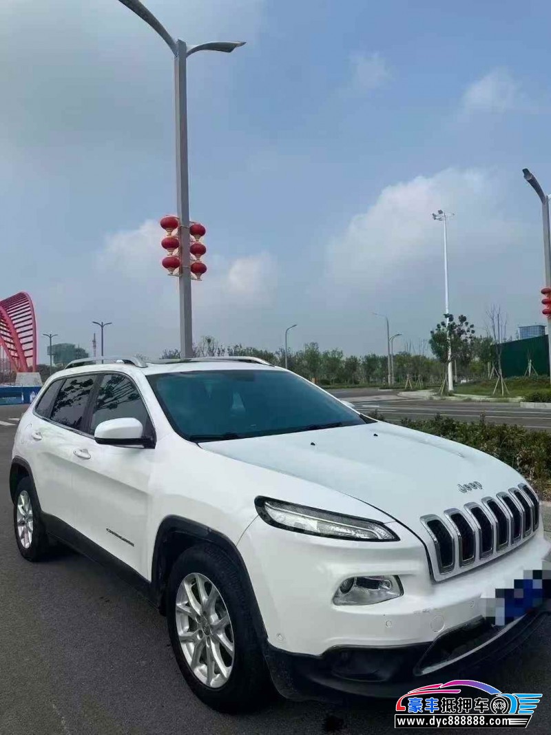 17年Jeep自由光轿车抵押车出售