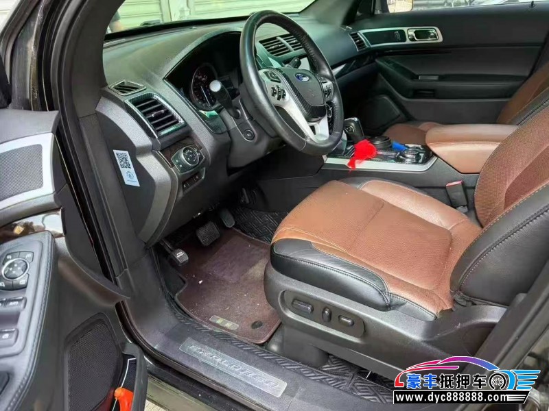 15年福特探险者轿车抵押车出售