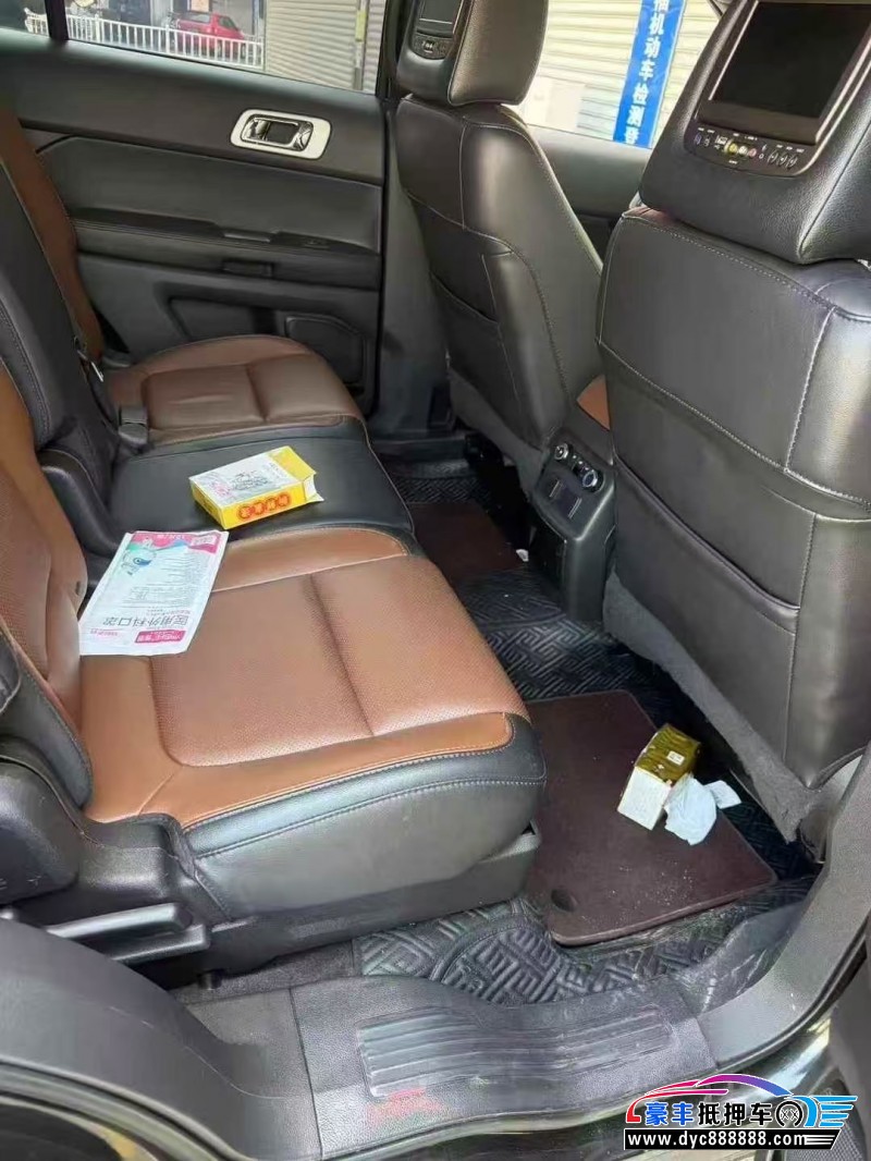 15年福特探险者轿车抵押车出售