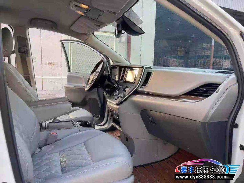 18年丰田塞纳轿车抵押车出售