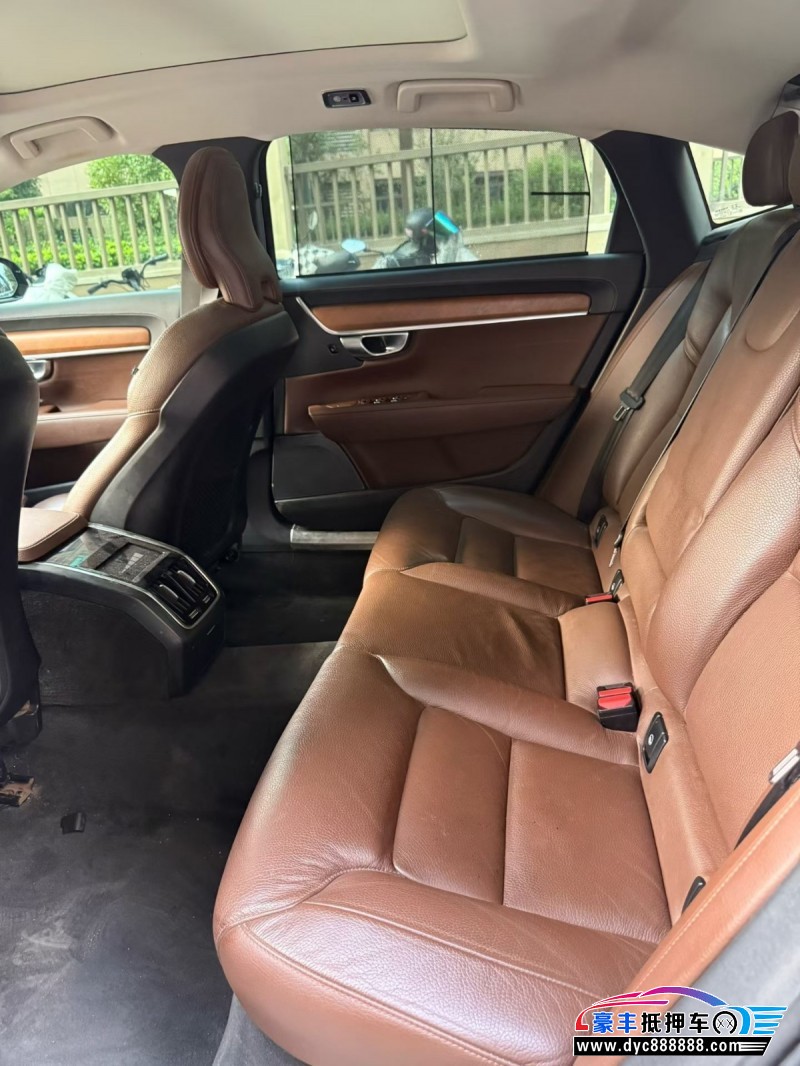 19年沃尔沃S90轿车抵押车出售