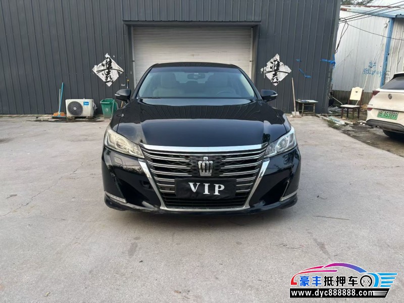 15年丰田皇冠轿车抵押车出售