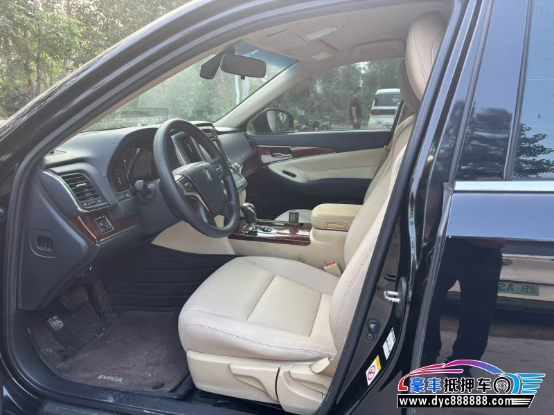 15年丰田皇冠轿车抵押车出售