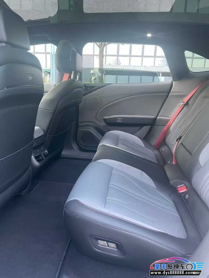 25年极氪007轿车抵押车出售