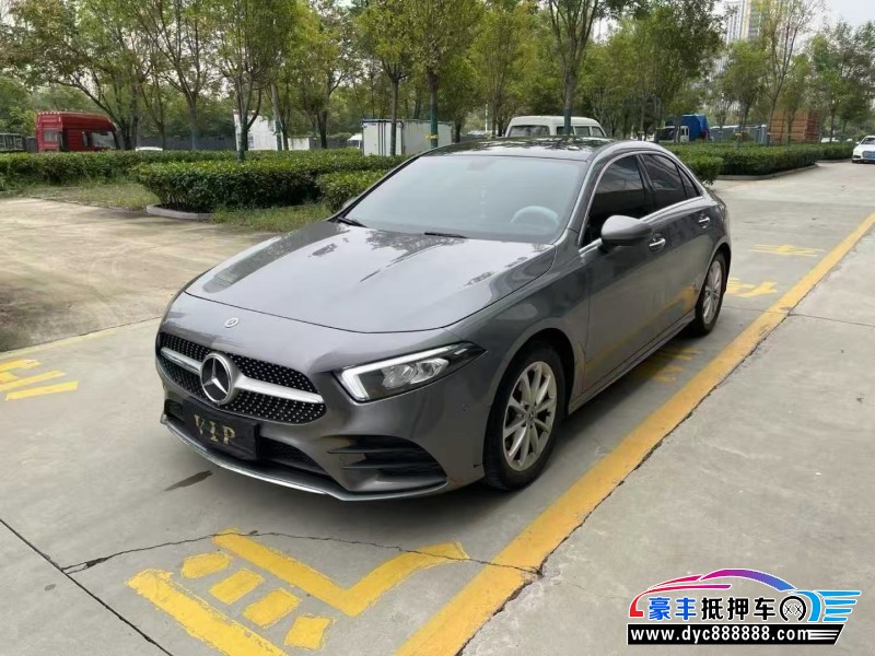 21年奔驰A轿车抵押车出售