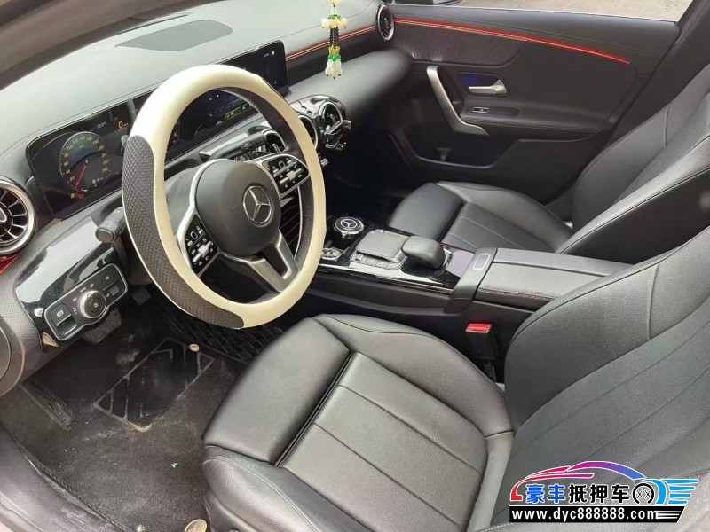 21年奔驰A轿车抵押车出售