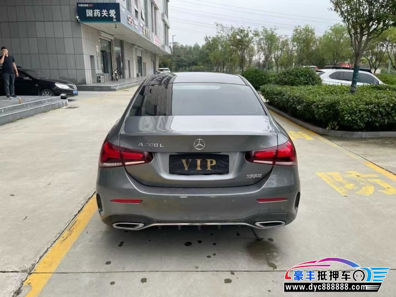 21年奔驰A轿车抵押车出售