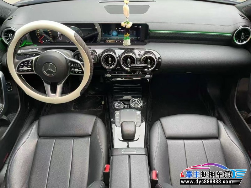 21年奔驰A轿车抵押车出售