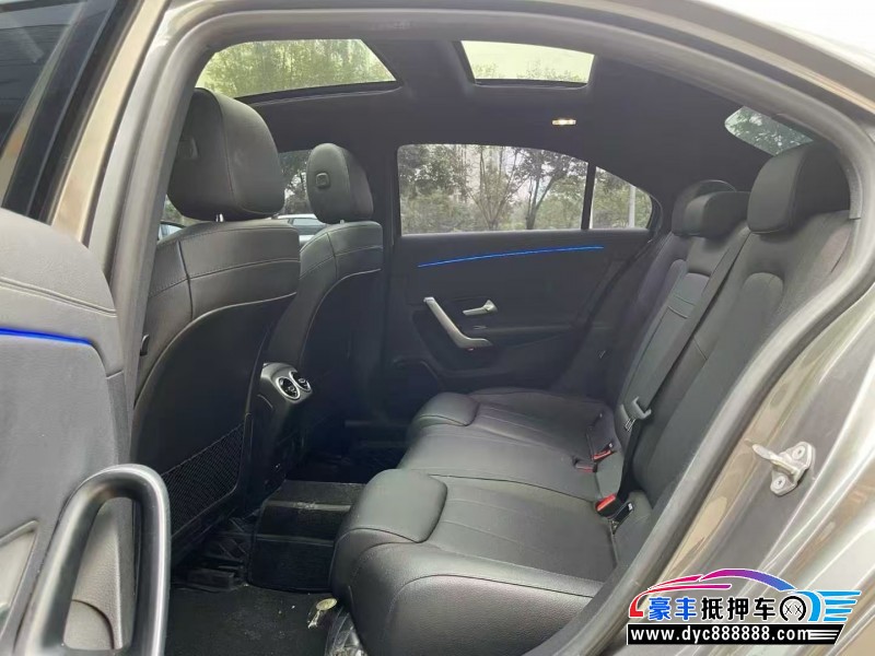 21年奔驰A轿车抵押车出售