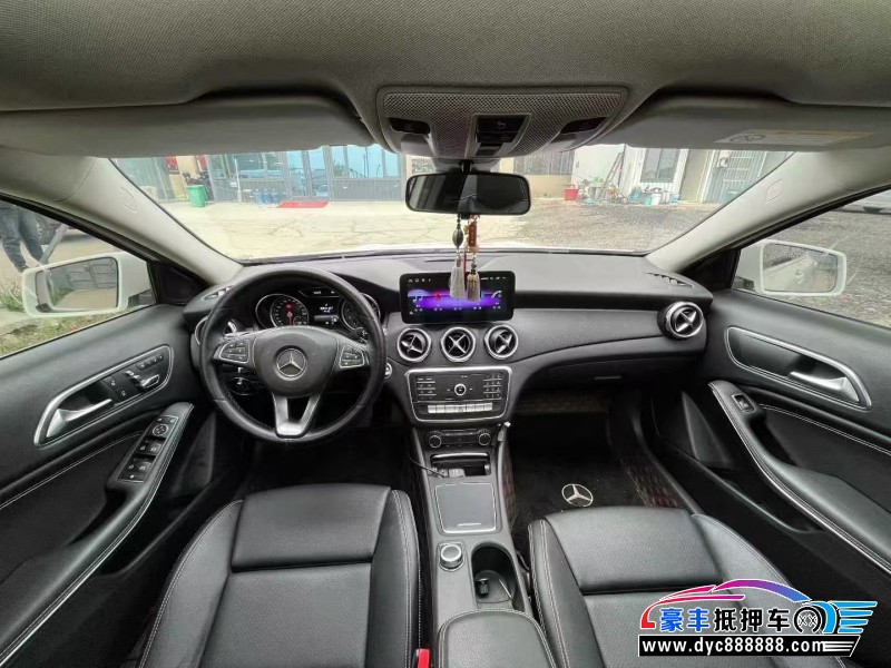 18年奔驰GLA轿车抵押车出售