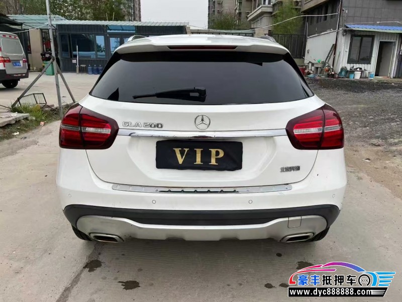 18年奔驰GLA轿车抵押车出售