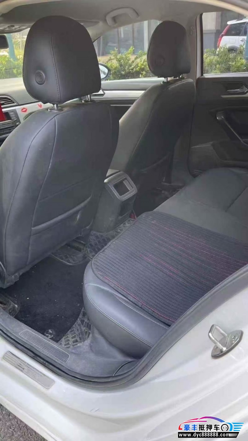 16年大众凌渡轿车抵押车出售