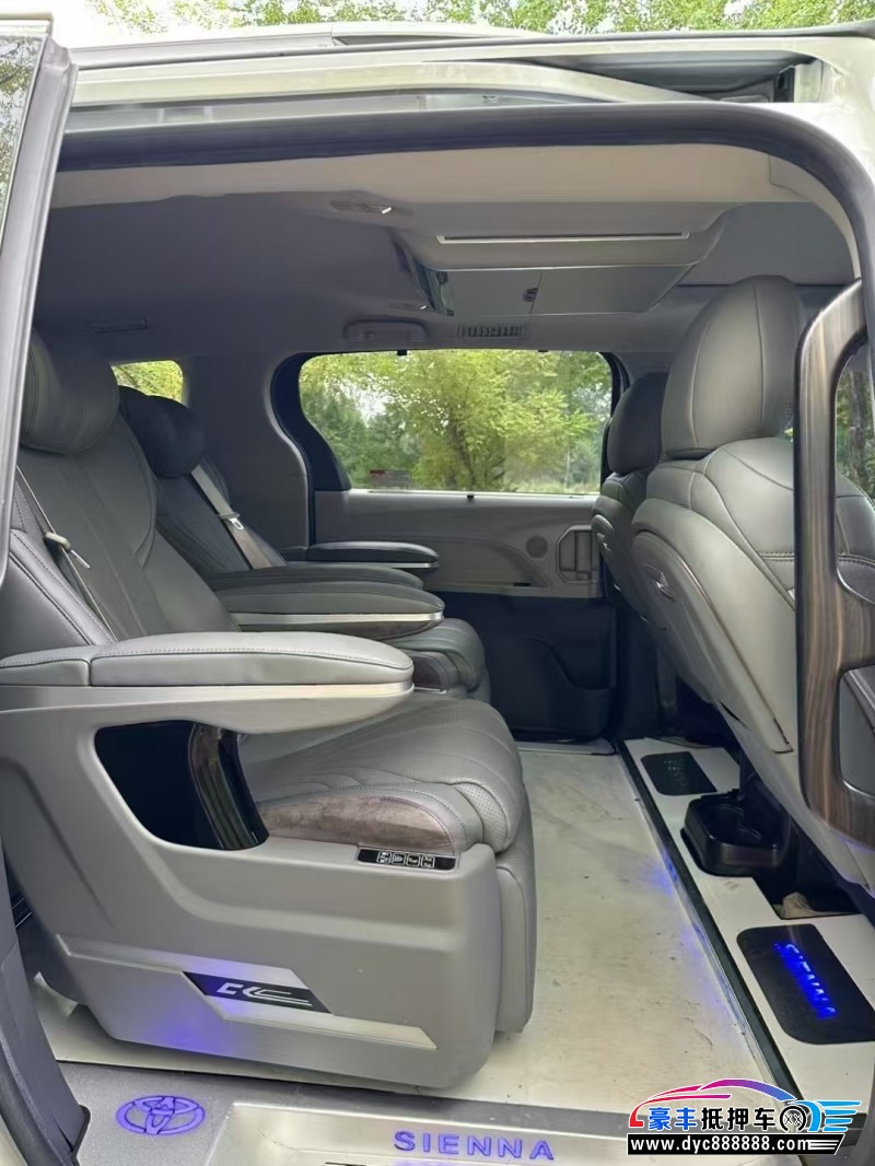 22年丰田塞纳轿车抵押车出售