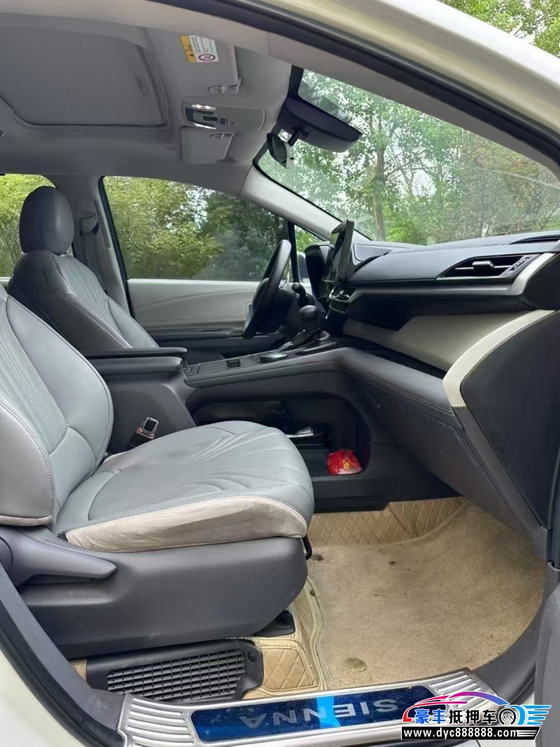 22年丰田塞纳轿车抵押车出售