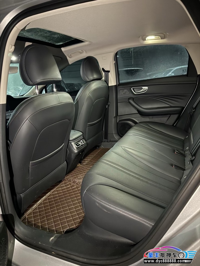 25年荣威D7轿车抵押车出售