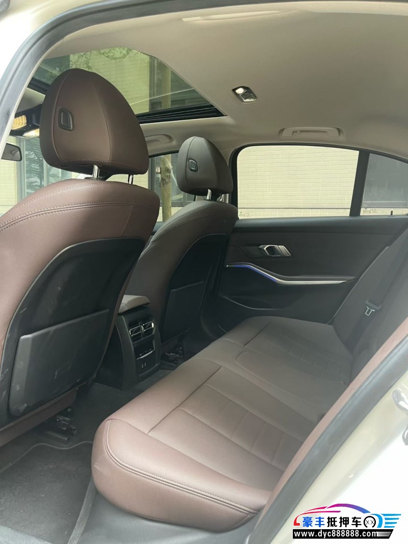 20年宝马3系轿车抵押车出售