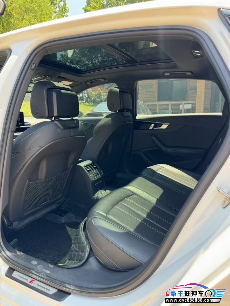 23年奥迪A4L轿车抵押车出售