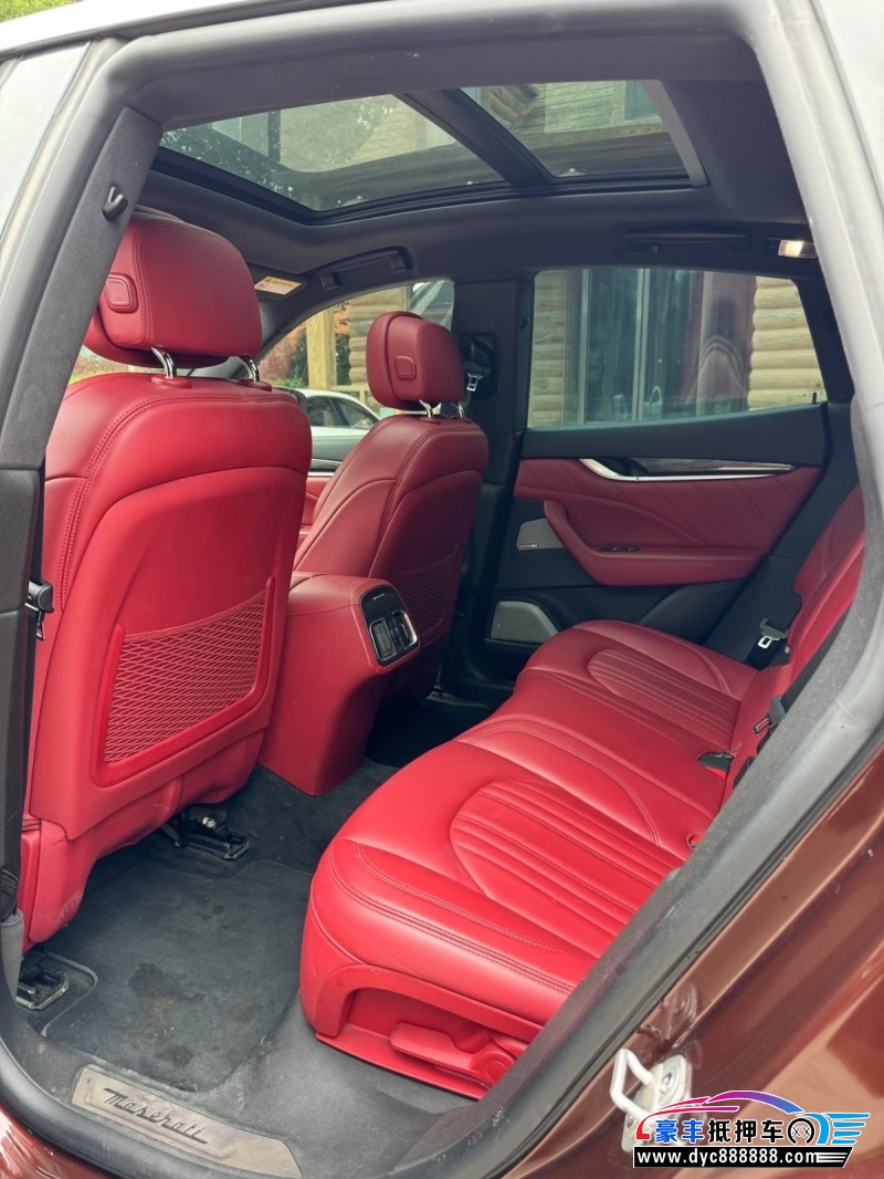 20年玛莎拉蒂莱万特轿车抵押车出售