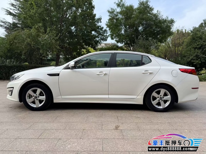 17年起亚K5轿车抵押车出售