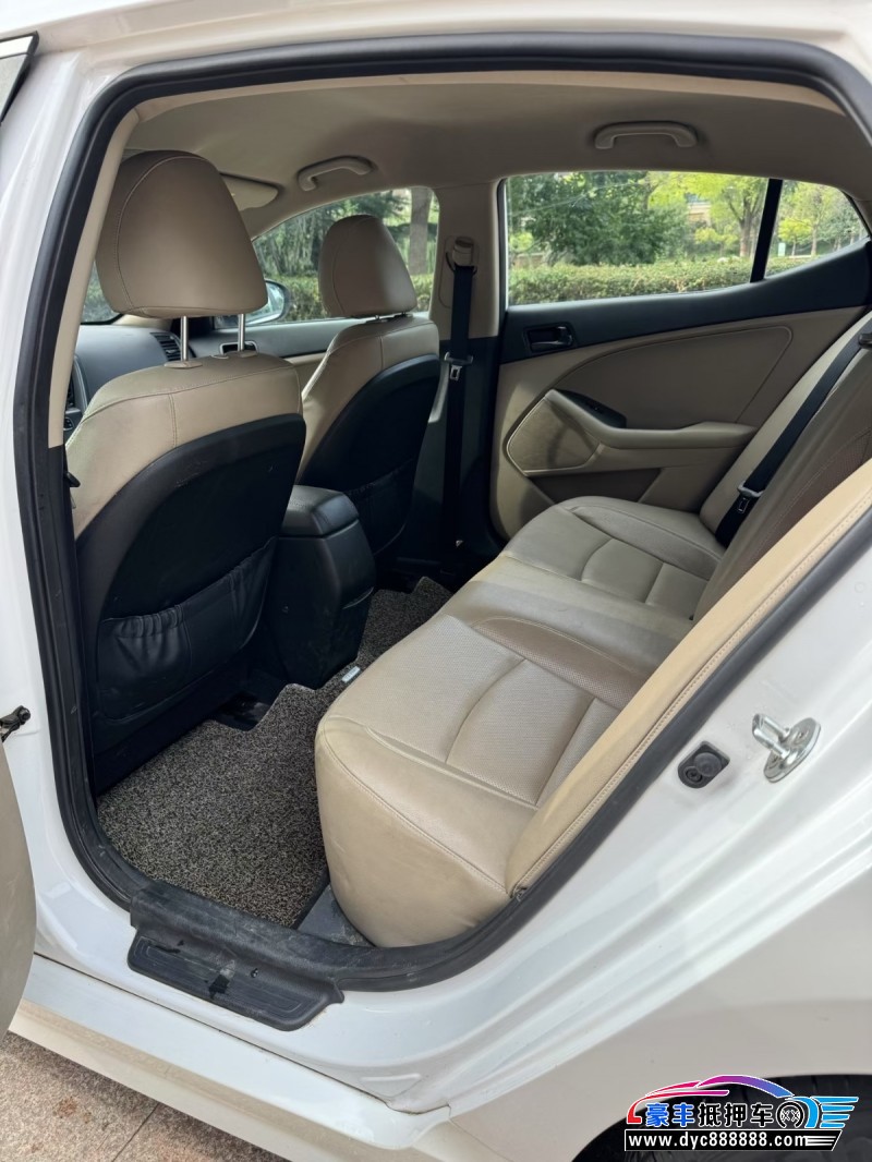 17年起亚K5轿车抵押车出售