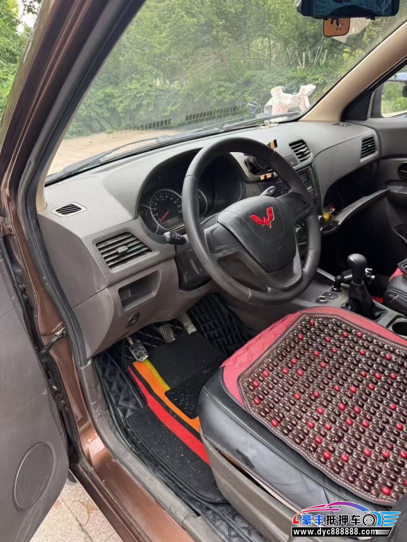 22年五菱五菱宏光S轿车抵押车出售