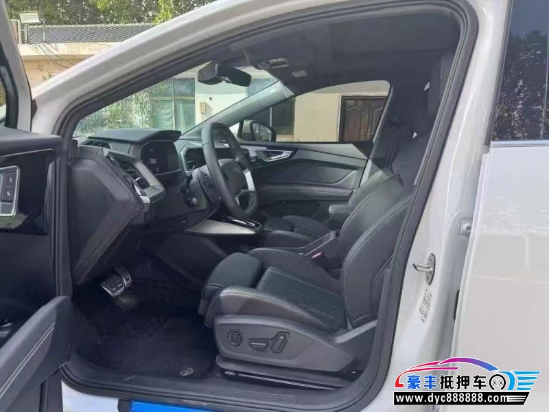 25年奥迪Q4轿车抵押车出售