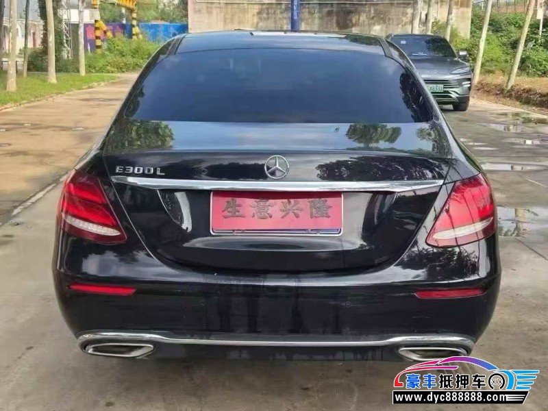 17年奔驰E轿车抵押车出售