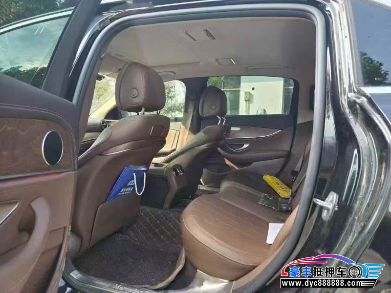 17年奔驰E轿车抵押车出售