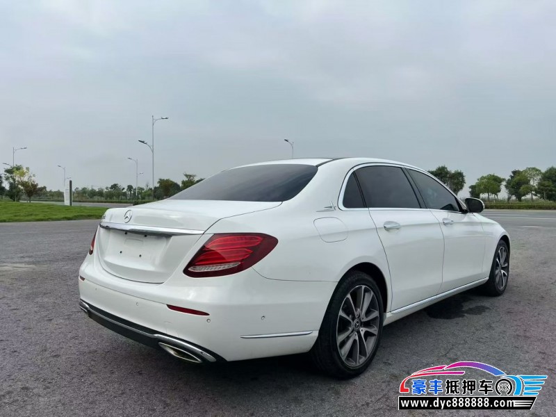 17年奔驰E轿车抵押车出售