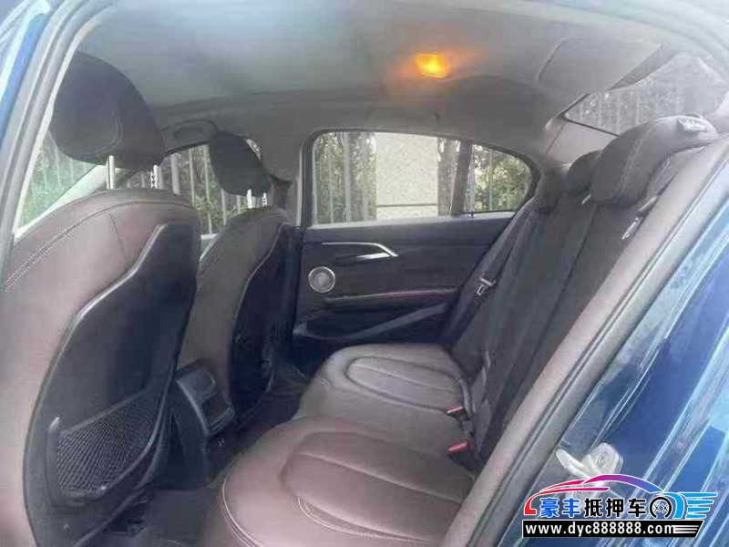 21年宝马1系轿车抵押车出售