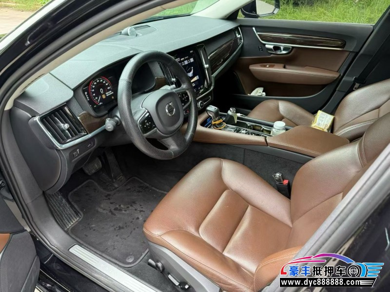 17年沃尔沃S90轿车抵押车出售