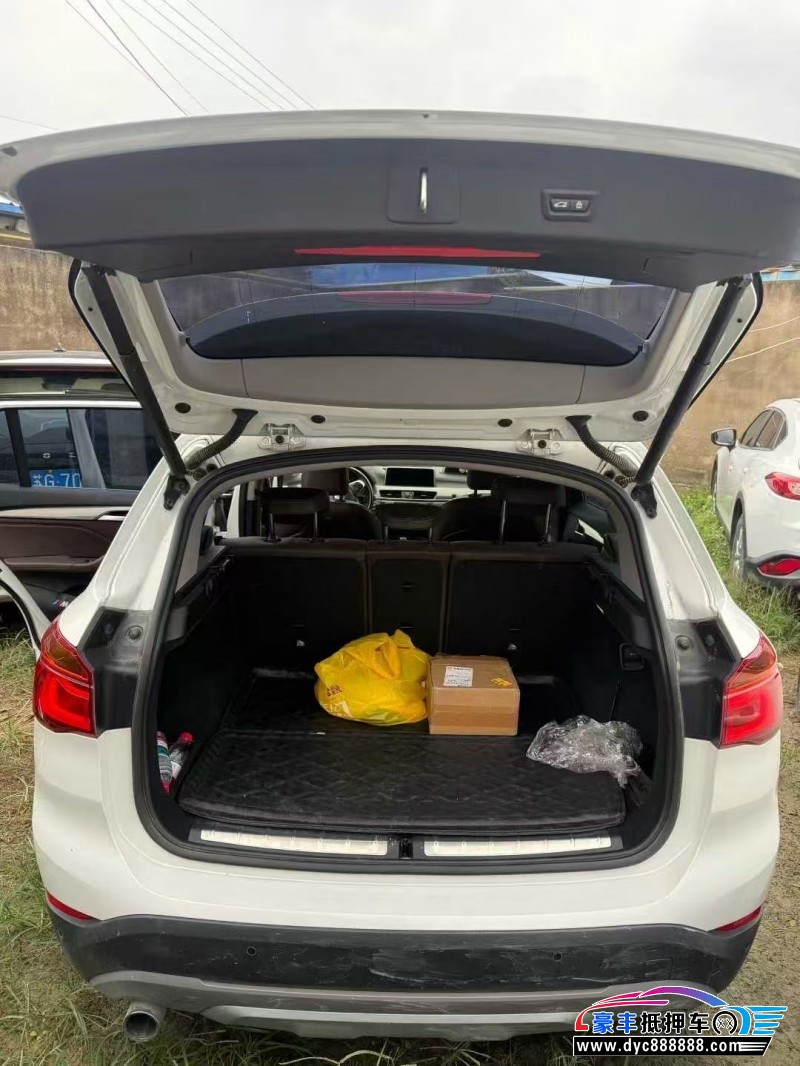 17年宝马X1轿车抵押车出售