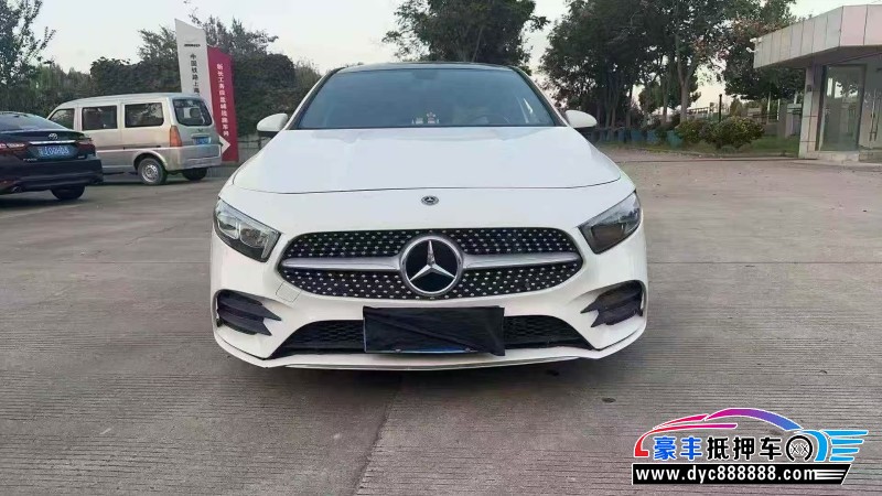 22年奔驰A轿车抵押车出售