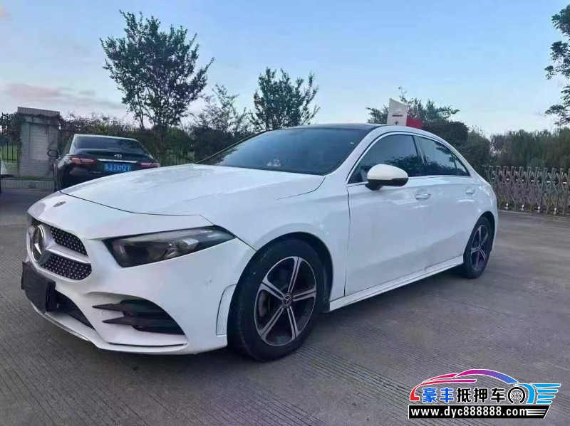 22年奔驰A轿车抵押车出售