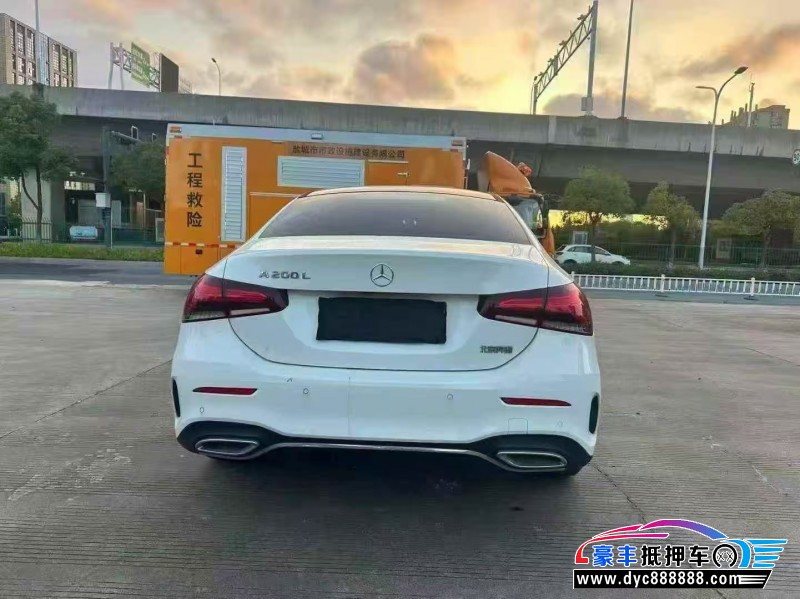 22年奔驰A轿车抵押车出售